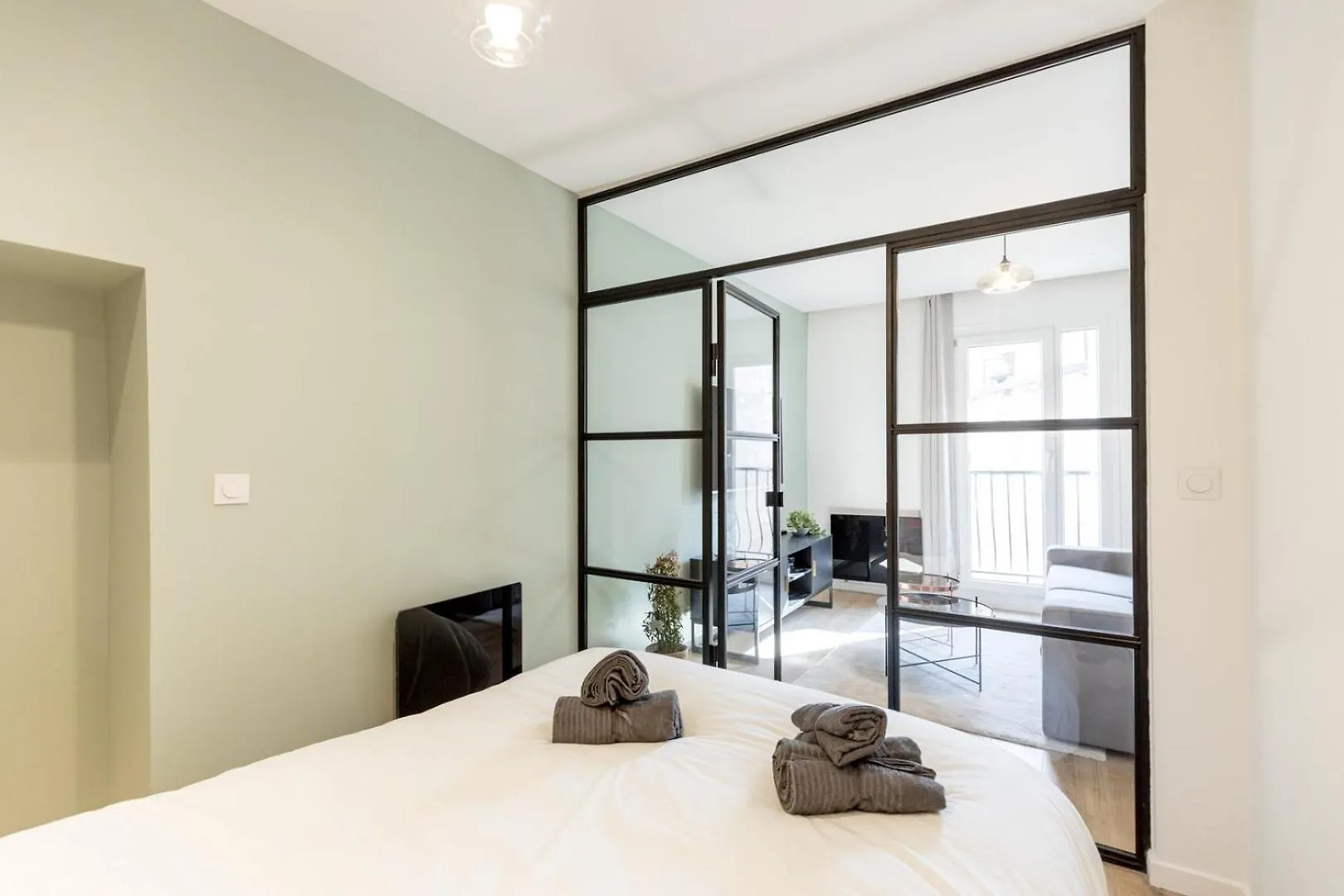 Charming 1 Bedroom In The Cours Julien | By Airnest Marseille Apartment