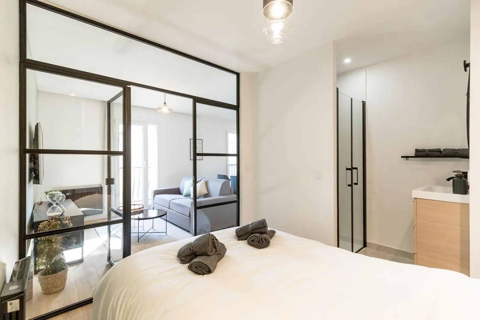Charming 1 Bedroom In The Cours Julien | By Airnest Marseille