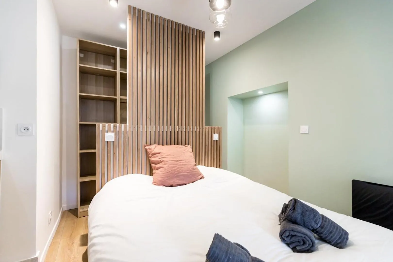 Charming 1 Bedroom In The Cours Julien | By Airnest Marseilles Apartment